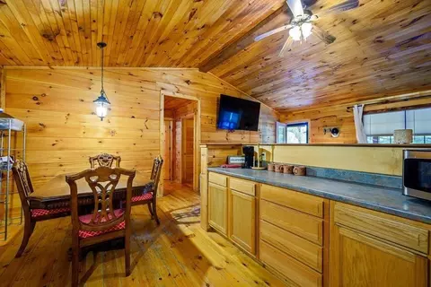Dining - 657 Canoe Rd, Broken Bow, OK 74728 photo 1 of 3
