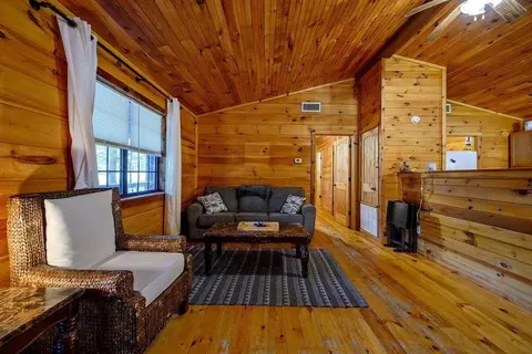 Living - 657 Canoe Rd, Broken Bow, OK 74728 photo 4 of 5