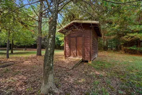 Exterior - 657 Canoe Rd, Broken Bow, OK 74728 photo 5 of 10