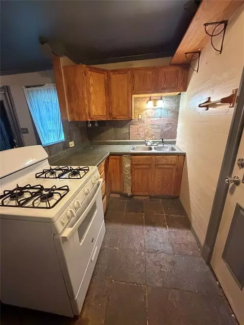 518 E 11th St, Chandler, OK 74834 photo 5