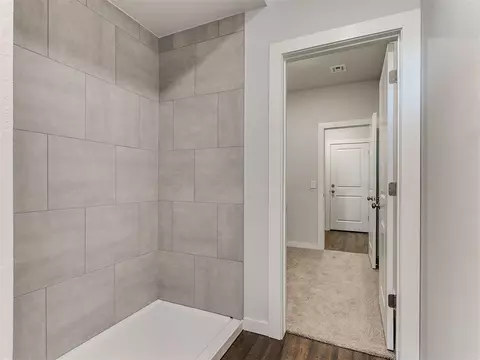 Bath - 1714 Oak Way, Tuttle, OK 73089 photo 2 of 5