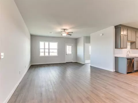 Living - 1714 Oak Way, Tuttle, OK 73089 photo 2 of 3