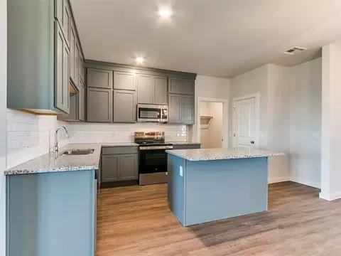 Kitchen - 1714 Oak Way, Tuttle, OK 73089 photo 7 of 7