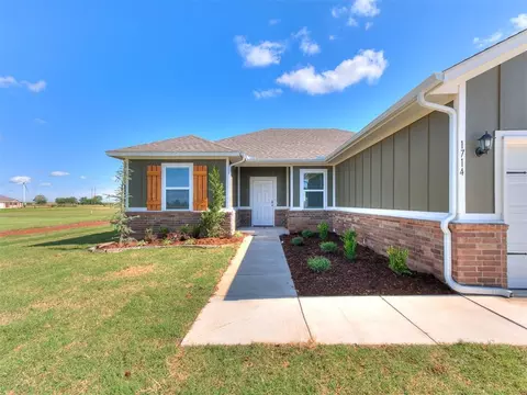 Exterior - 1714 Oak Way, Tuttle, OK 73089 photo 5 of 10