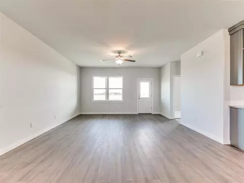 Living - 1714 Oak Way, Tuttle, OK 73089 photo 3 of 3