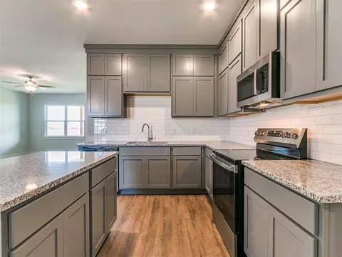 Kitchen - 1714 Oak Way, Tuttle, OK 73089 photo 1 of 7