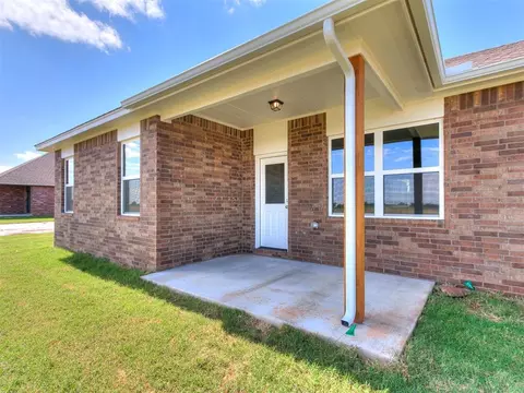 Exterior - 1714 Oak Way, Tuttle, OK 73089 photo 2 of 10