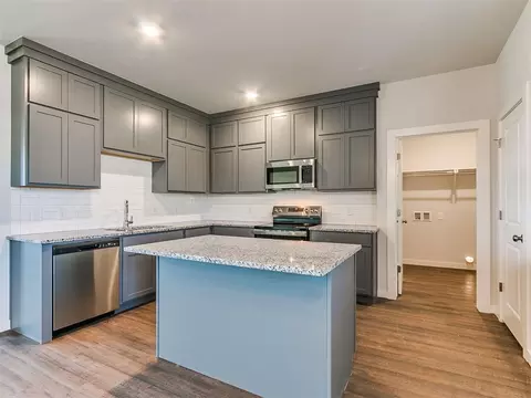 Kitchen - 1714 Oak Way, Tuttle, OK 73089 photo 5 of 7