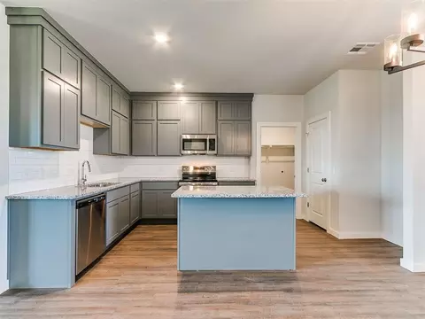 Kitchen - 1714 Oak Way, Tuttle, OK 73089 photo 6 of 7