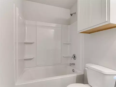 Bath - 1716 Oak Way, Tuttle, OK 73089 photo 8 of 8