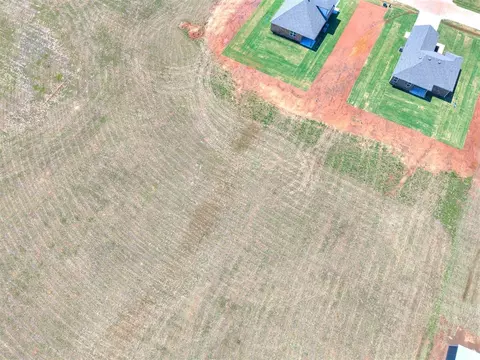 View/Area - 1716 Oak Way, Tuttle, OK 73089 photo 2 of 6