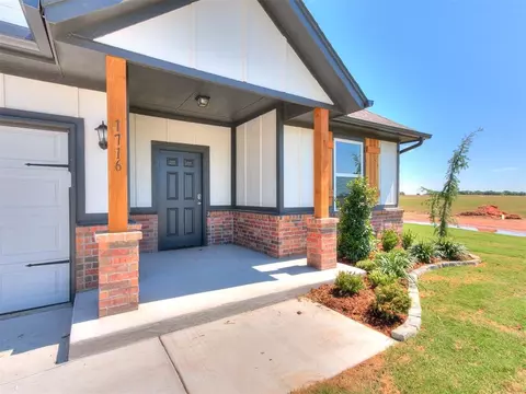 Exterior - 1716 Oak Way, Tuttle, OK 73089 photo 3 of 11