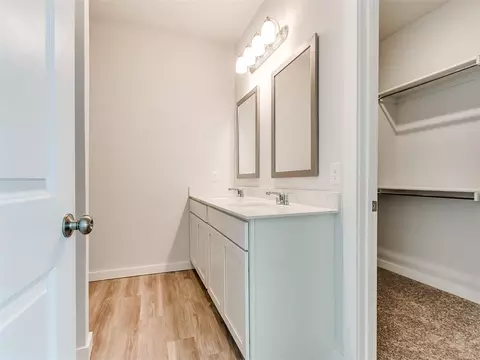 Bath - 1716 Oak Way, Tuttle, OK 73089 photo 1 of 8