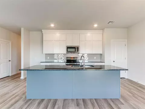 Kitchen - 1716 Oak Way, Tuttle, OK 73089 photo 6 of 6
