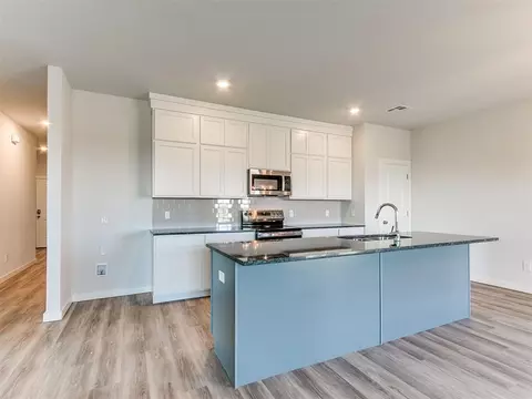 Kitchen - 1716 Oak Way, Tuttle, OK 73089 photo 5 of 6