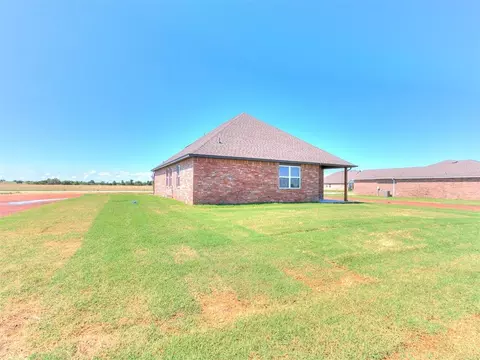 Exterior - 1716 Oak Way, Tuttle, OK 73089 photo 10 of 11