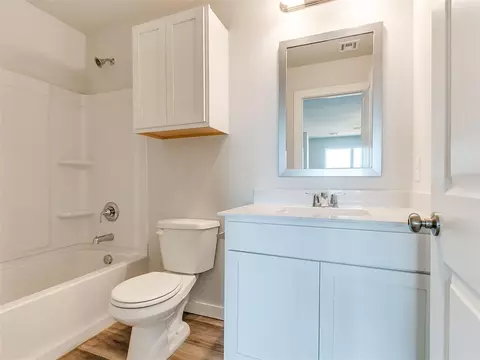 Bath - 1716 Oak Way, Tuttle, OK 73089 photo 7 of 8