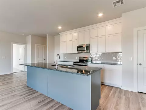 Kitchen - 1716 Oak Way, Tuttle, OK 73089 photo 3 of 6