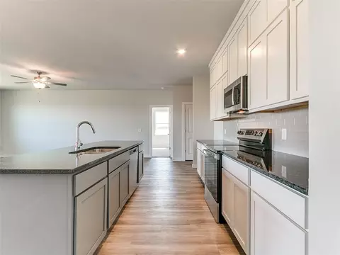 Kitchen - 1716 Oak Way, Tuttle, OK 73089 photo 1 of 6