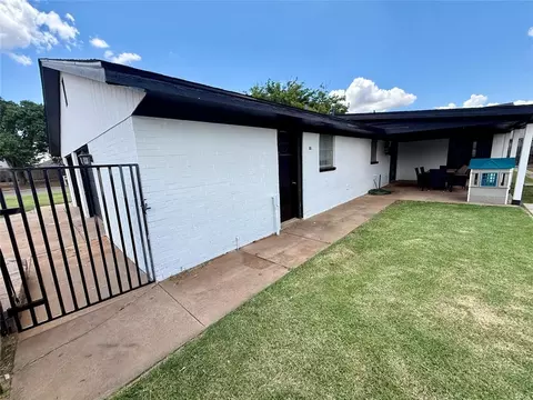 Exterior - 1209 S Trail Dr, Altus, OK 73521 photo 6 of 6