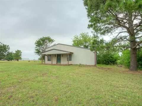 Exterior - 1085 Pioneer Rd, Tuttle, OK 73089 photo 3 of 4