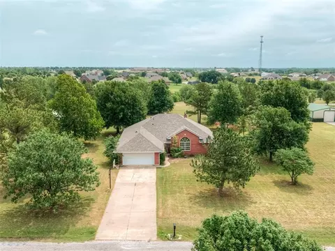 1085 Pioneer Rd, Tuttle, OK 73089