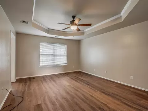 Living - 1085 Pioneer Rd, Tuttle, OK 73089 photo 6 of 10