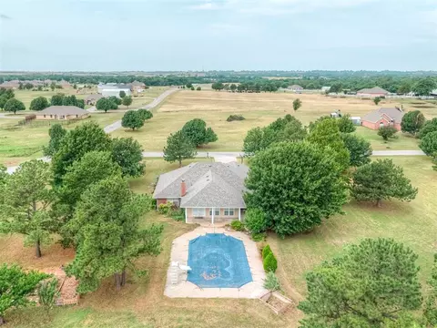 View/Area - 1085 Pioneer Rd, Tuttle, OK 73089 photo 6 of 7