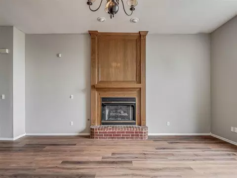 Living - 1085 Pioneer Rd, Tuttle, OK 73089 photo 2 of 10
