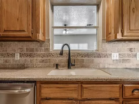 Kitchen - 1085 Pioneer Rd, Tuttle, OK 73089 photo 5 of 5
