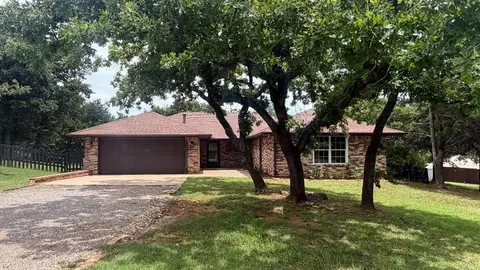 8416 Huckleberry Rd, Edmond, OK 73034
