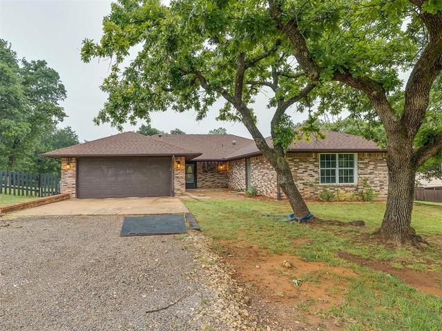 8416 Huckleberry Rd, Edmond, OK 73034