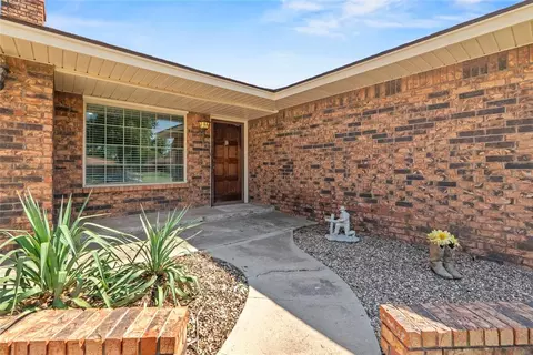 537 Sunset Dr, Watonga, OK 73772 photo 4