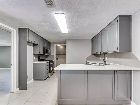 2101 Westmore Dr, Moore, OK 73170 photo 7