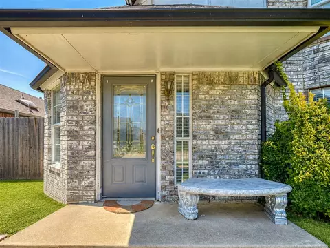 2101 Westmore Dr, Moore, OK 73170 photo 2