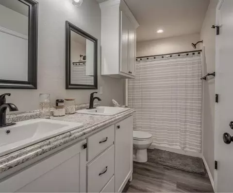 Bath - 1663 Comice Dr, Newcastle, OK 73065 photo 1 of 3
