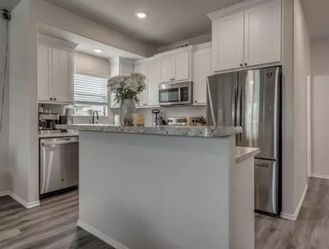 Kitchen - 1663 Comice Dr, Newcastle, OK 73065 photo 1 of 2