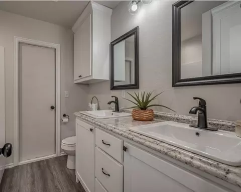 Bath - 1663 Comice Dr, Newcastle, OK 73065 photo 2 of 3