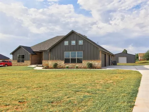 8681 Oak Tree Cir, Edmond, OK 73025