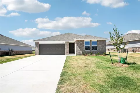 937 S Buffalo Ln, Mustang, OK 73064