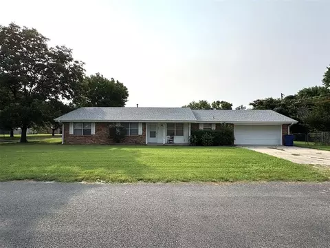 900 Sherry Dr, Stratford, OK 74872