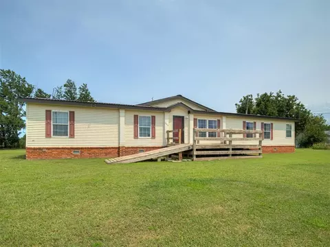 206 N Pine St, Crescent, OK 73028