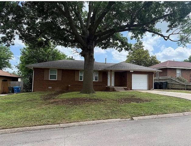 124 E Pratt Dr, Midwest City, OK 73110