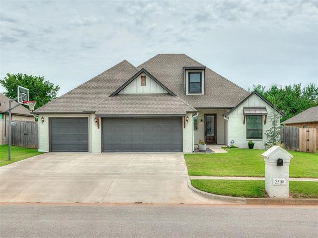 2508 NE 15th St, Moore, OK 73160
