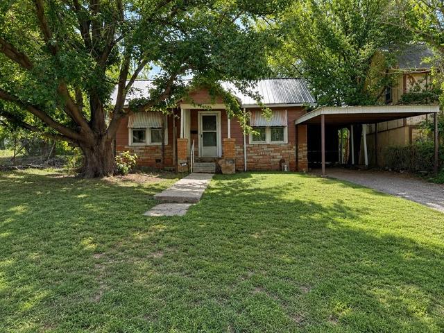 506 N 2nd St, Sayre, OK 73662