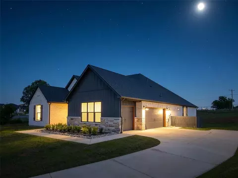 Exterior - 2280 Cottage Ln, Blanchard, OK 73010 photo 3 of 8