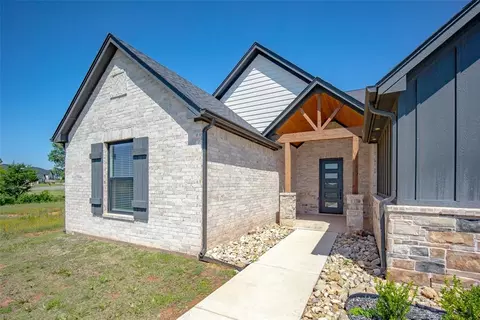 Exterior - 2280 Cottage Ln, Blanchard, OK 73010 photo 4 of 8