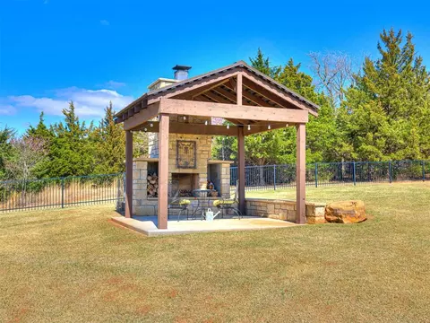 Exterior - 11601 Piazza Way, Arcadia, OK 73007 photo 2 of 5