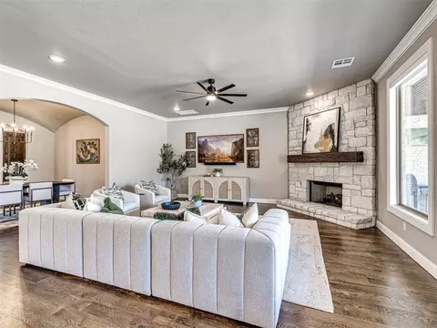 Living - 11601 Piazza Way, Arcadia, OK 73007 photo 2 of 5