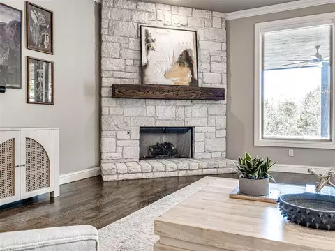 Living - 11601 Piazza Way, Arcadia, OK 73007 photo 3 of 5